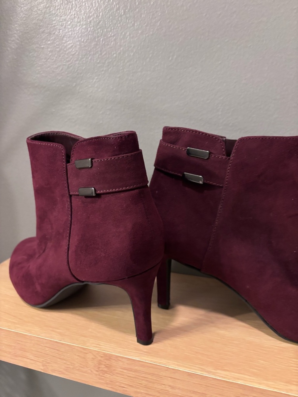 Alfani Women’s Burgundy Suede Ankle Boots - Stylish Kitten Heel size 7.5 - Picture 5 of 12